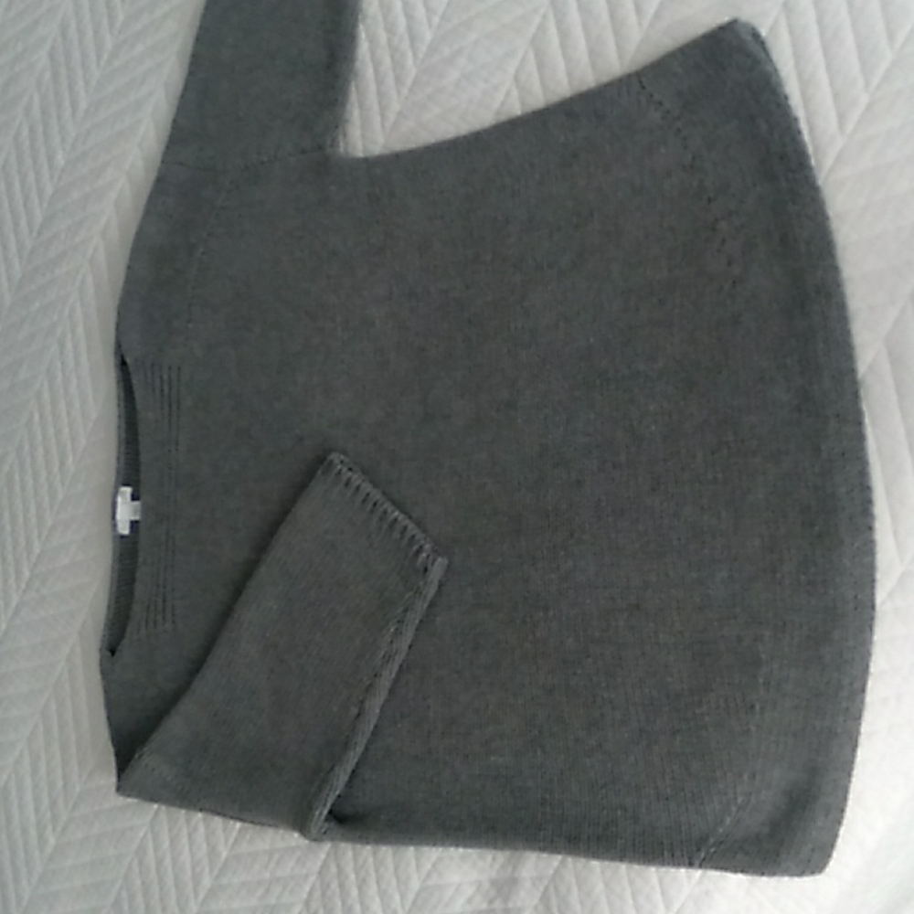 LABOR DAY SALE..EACH ITEM IS $8.00!  JJILL GRAY PULLOVER SWEATER